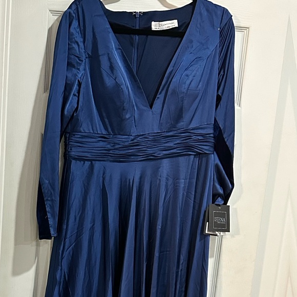 LONG SLEEVE RUCHED WAIST A-LINE GOWN - Picture 15 of 16